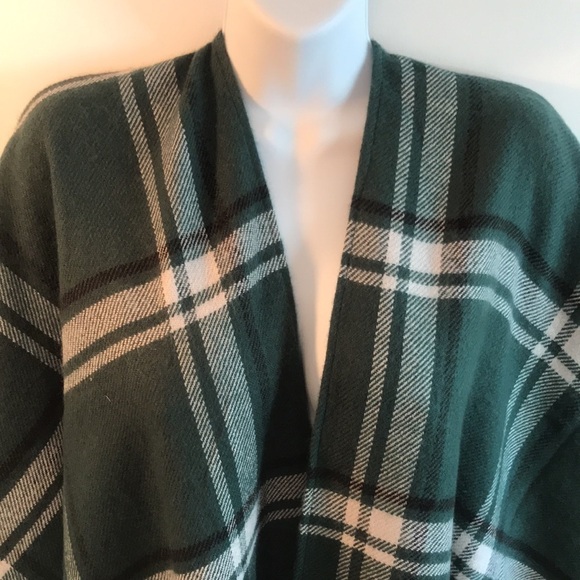 NWOT Lane Bryant Green Plaid Fringe Flannel Wrap Poncho One Size - Picture 6 of 11